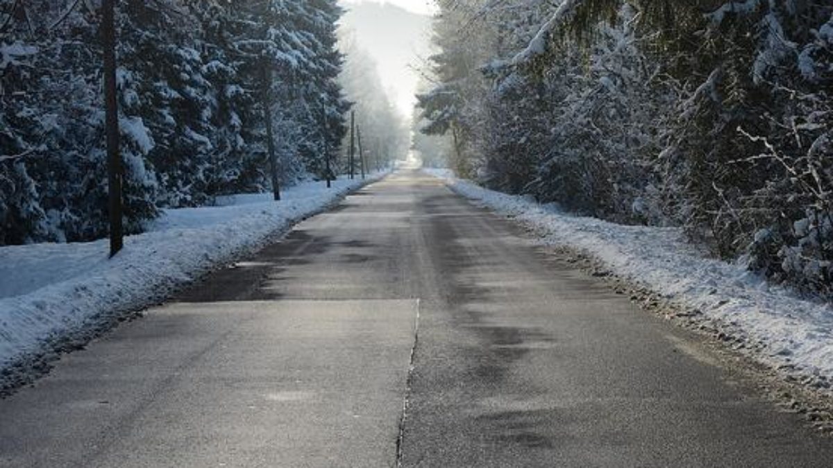 Driving on black ice: Tips for avoiding a hidden danger on the road 